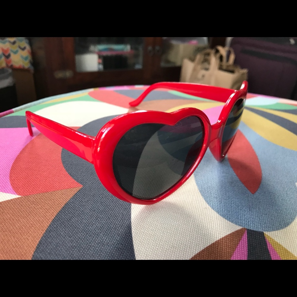 ❤️ shaped sunnies!! - Picture 5 of 7